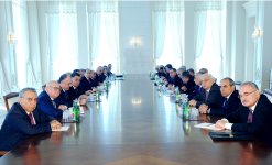 Президент Ильхам Алиев: Азербайджан уже должен более отчетливо показать себя на мировых финансово-экономических рынках (ФОТО)