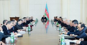 Президент Ильхам Алиев: Азербайджан уже должен более отчетливо показать себя на мировых финансово-экономических рынках (ФОТО)