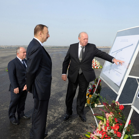 Президент Азербайджана принял участие в церемонии сдачи в эксплуатацию новой взлетно-посадочной полосы в аэропорту Гейдар Алиев (ФОТО)
