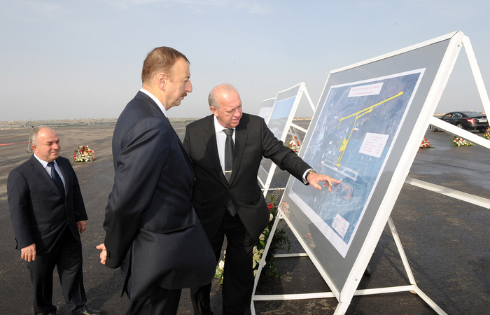 Президент Азербайджана принял участие в церемонии сдачи в эксплуатацию новой взлетно-посадочной полосы в аэропорту Гейдар Алиев (ФОТО)