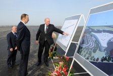 Президент Азербайджана принял участие в церемонии сдачи в эксплуатацию новой взлетно-посадочной полосы в аэропорту Гейдар Алиев (ФОТО)