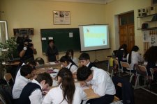 Открытый урок в Баку – мультимедийная презентация, игровые технологии и фронтальный опрос (фото)