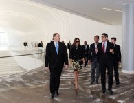 Президент Ильхам Алиев и его супруга ознакомились со строительными работами в Центре Гейдара Алиева и перед отелем «Hilton» (ФОТО)