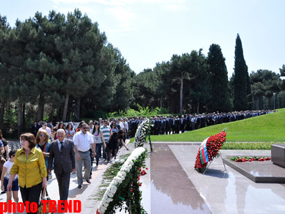Azerbaijan's public marks 89th birthday of Nationwide Leader Heydar Aliyev (PHOTO)