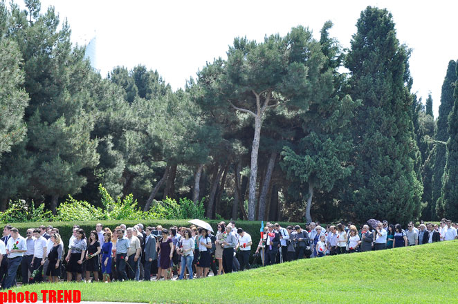 Azerbaijan's public marks 89th birthday of Nationwide Leader Heydar Aliyev (PHOTO)