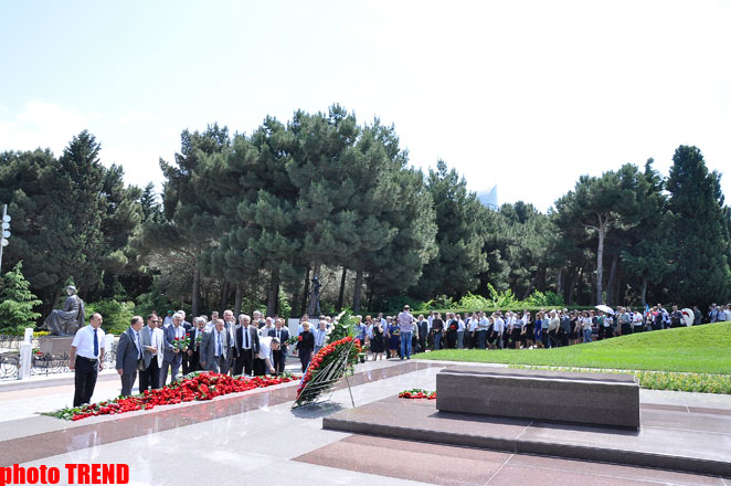 Azerbaijan's public marks 89th birthday of Nationwide Leader Heydar Aliyev (PHOTO)