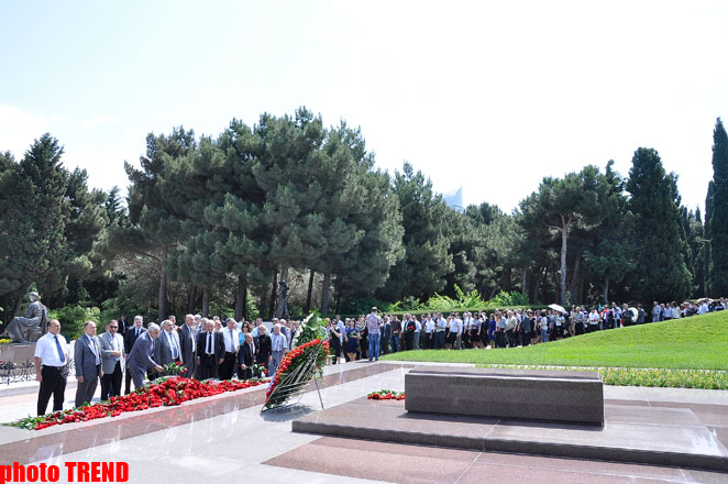 Azerbaijan's public marks 89th birthday of Nationwide Leader Heydar Aliyev (PHOTO)