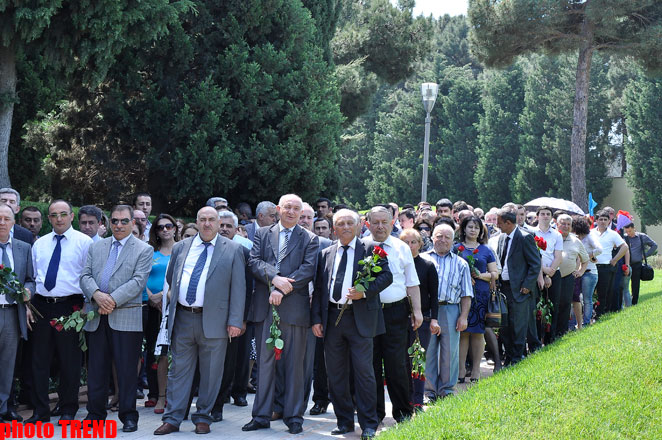 Azerbaijan's public marks 89th birthday of Nationwide Leader Heydar Aliyev (PHOTO)