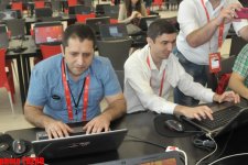 Первые кадры из пресс-центра "Baku Crystal Hall", где журналисты готовятся к конкурсу (фотосессия)