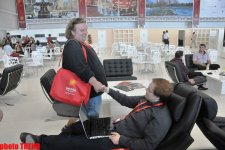 Первые кадры из пресс-центра "Baku Crystal Hall", где журналисты готовятся к конкурсу (фотосессия)