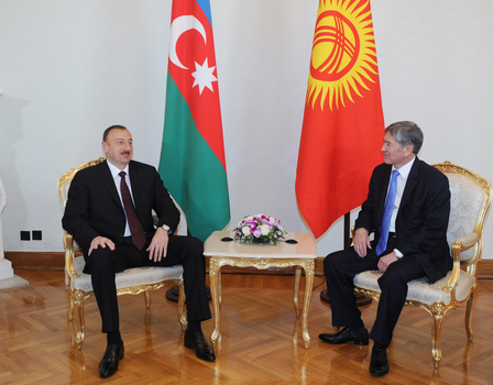 Azerbaijani President meets Kyrgyz counterpart in Moscow (PHOTO)