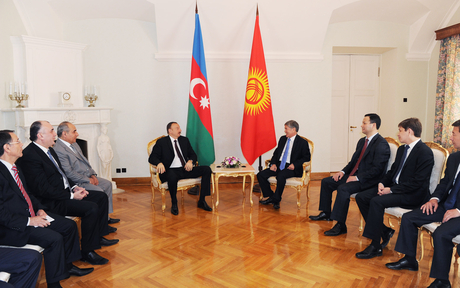 Azerbaijani President meets Kyrgyz counterpart in Moscow (PHOTO)