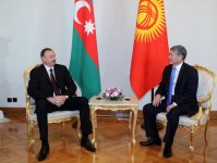 Azerbaijani President meets Kyrgyz counterpart in Moscow (PHOTO)