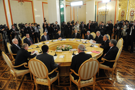 Azerbaijani President attends informal summit of CIS Heads of State (PHOTO)