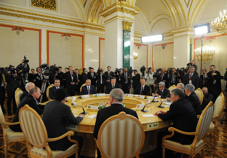 Azerbaijani President attends informal summit of CIS Heads of State (PHOTO)