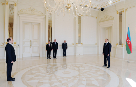 Azerbaijan’s President accepts credentials of new Uzbek ambassador (PHOTO)