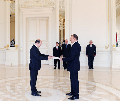 Azerbaijan’s President accepts credentials of new Uzbek ambassador (PHOTO)