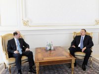 Azerbaijan’s President accepts credentials of new Uzbek ambassador (PHOTO)