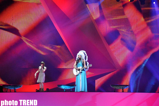 Турчанка из Голландии на сцене "Baku Crystal Hall" (фотосессия)