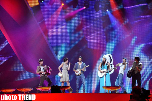 Турчанка из Голландии на сцене "Baku Crystal Hall" (фотосессия)