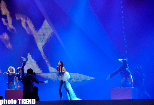 Финалистка "Евровидения 2012" Анггун на сцене "Baku Crystal Hall" (фотосессия)