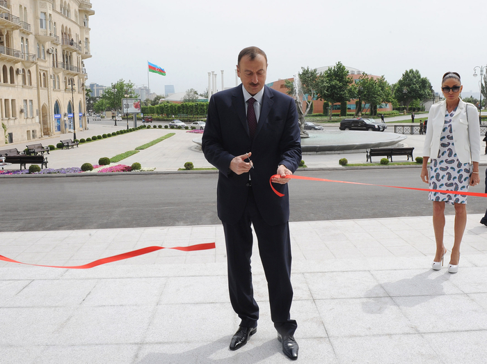 Azerbaijani President opens Baku Funicular and pedestrian underpass (PHOTO)