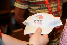 Представителям делегаций песенного конкурса "Евровидение 2012" преподнесли памятные подарки (фото)