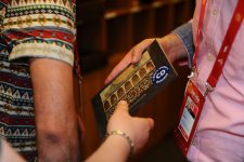 Представителям делегаций песенного конкурса "Евровидение 2012" преподнесли памятные подарки (фото)