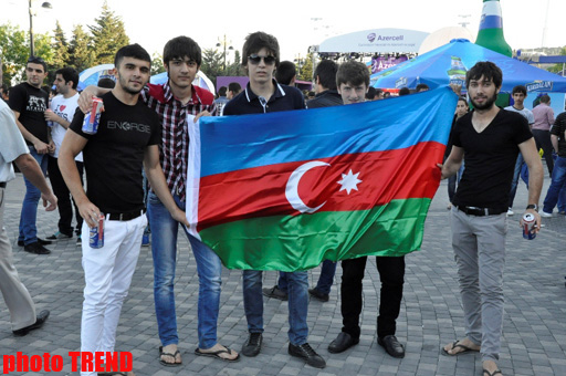 Thousands of people in Baku to watch Eurovision 2012 grand final at National Seaside Park (PHOTO)