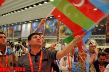 Азербайджанские танцы в пресс-центре Baku Crystal Hall -  открытие "Евровидения-2012" (фотосессия)