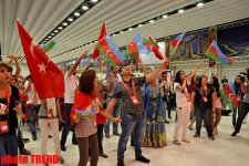 Азербайджанские танцы в пресс-центре Baku Crystal Hall -  открытие "Евровидения-2012" (фотосессия)