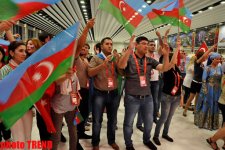 Азербайджанские танцы в пресс-центре Baku Crystal Hall -  открытие "Евровидения-2012" (фотосессия)