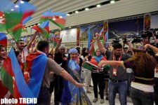 Азербайджанские танцы в пресс-центре Baku Crystal Hall -  открытие "Евровидения-2012" (фотосессия)