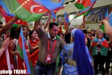 Азербайджанские танцы в пресс-центре Baku Crystal Hall -  открытие "Евровидения-2012" (фотосессия)