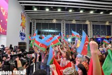 Азербайджанские танцы в пресс-центре Baku Crystal Hall -  открытие "Евровидения-2012" (фотосессия)