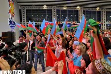 Азербайджанские танцы в пресс-центре Baku Crystal Hall -  открытие "Евровидения-2012" (фотосессия)