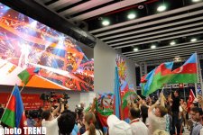 Азербайджанские танцы в пресс-центре Baku Crystal Hall -  открытие "Евровидения-2012" (фотосессия)