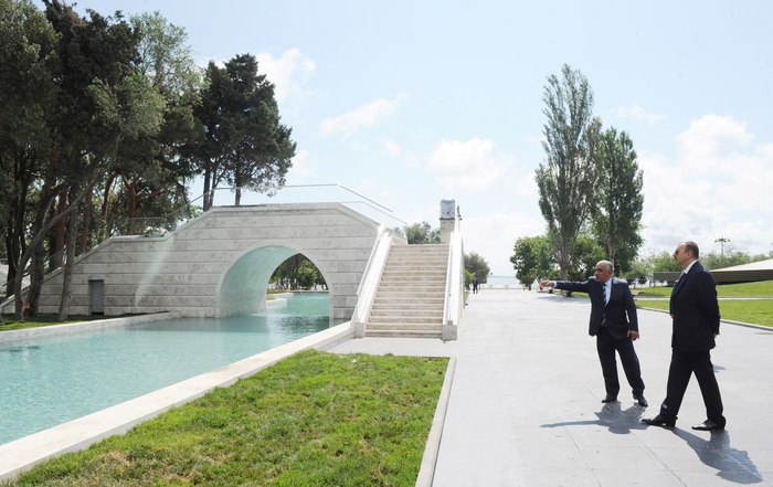 Azerbaijani President attends opening of “Small Venetian town” at Seaside National Park (PHOTO)