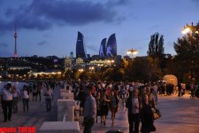Праздничный Баку - концерт и салют в связи с Днем Республики (фотосессия)