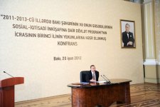 Президент Азербайджана принял участие в конференции по итогам первого года Госпрограммы развития Баку и его поселков (версия 2) (ФОТО)