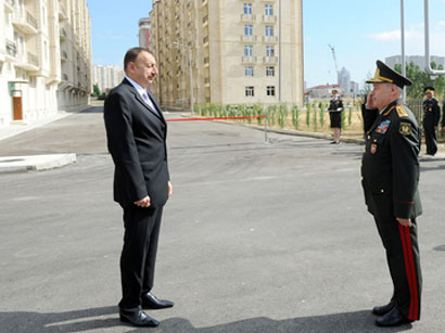 Президент Азербайджана принял участие в открытии нового жилого комплекса минобороны в Баку (ФОТО)