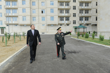 Президент Азербайджана принял участие в открытии нового жилого комплекса минобороны в Баку (ФОТО)