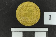 В Азербайджане обнаружен уникальный клад из золотых монет XVIII века (фотосессия)