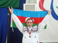 Впервые азербайджанец-инвалид совершит прыжок с парашютом (фото)