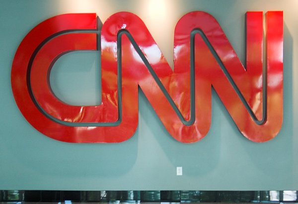 Телеканал CNN уволил троих сотрудников из-за посещения офиса без вакцинации