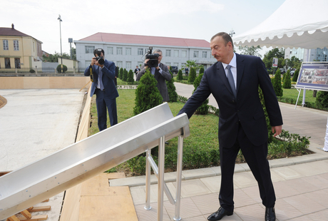 Президент Азербайджана принял участие в церемонии закладки фундамента здания Молодежного центра в Лянкяране (ФОТО)
