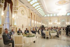 Президент Ильхам Алиев принял участие в церемонии ифтар по случаю священного месяца Рамазан (версия 2) (ФОТО)