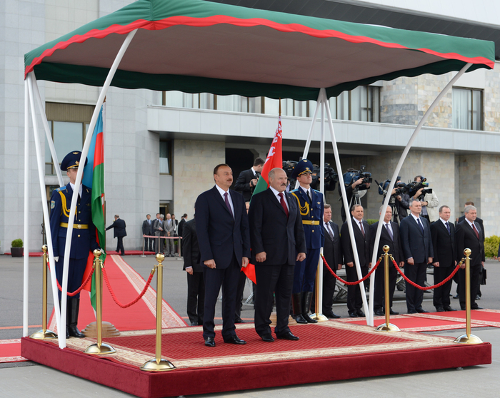 Azerbaijani President kicks off official Belarus visit (PHOTO)