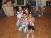 Известный модельер Фахрия Халафова встретилась с артистами детского театра "Сорванцы " (фото)