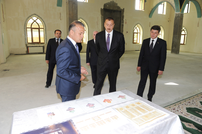 Президент Азербайджана ознакомился со 
строительством нового здания Габалинской городской мечети (ФОТО)